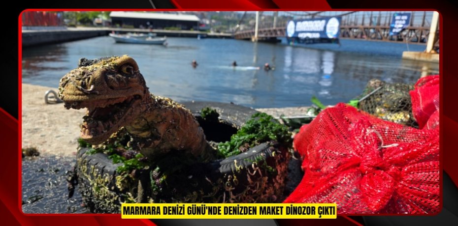 Marmara Denizi Günü'nde denizden maket dinozor çıktı